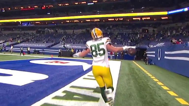 Robert Tonyan scores the opening touchdown of the game for the Green Bay Packers against the Indianapolis Colts.