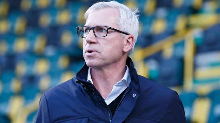 ADO Den Haag trainer / coach Alan Pardew during the Dutch Eredivisie match between ADO Den Haag and Heracles Almelo at Cars Jeans stadium on February 29, 2020 in The Hague, The Netherlands(Photo by ANP Sport via Getty Images)