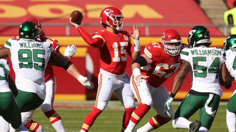 Patrick Mahomes found Tyreek Hill for the touchdown as the Kansas City Chiefs extended their lead over the New York Jets in the first quarter of their NFL clash.