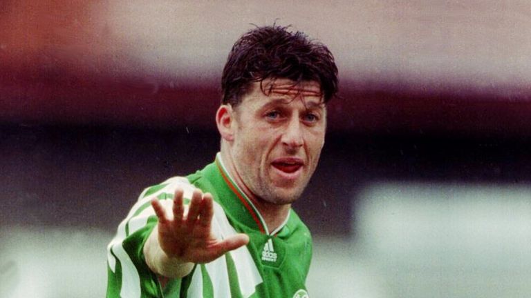 Andy Townsend in action for Republic of Ireland