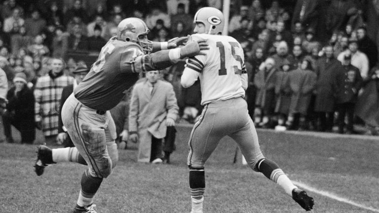 Roger Brown goes after Green Bay Packer quarterback Bart Starr