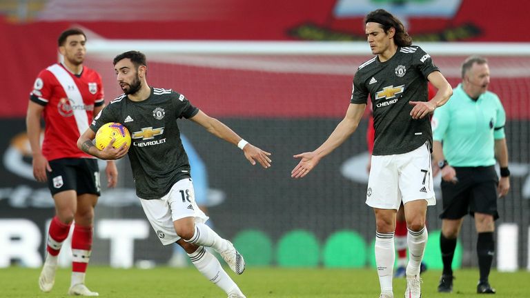 Bruno Fernandes celebrates his goal with Edinson Cavani