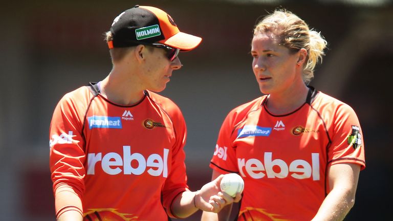 Elyse Villani (L) and Katherine Brunt played together for Perth Scorchers in the Women's Big Bash League before both switching to Melbourne Stars