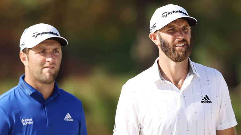 Dustin Johnson (derecha) y Jon Rahm (izquierda) comienzan el año como los dos mejores jugadores del mundo