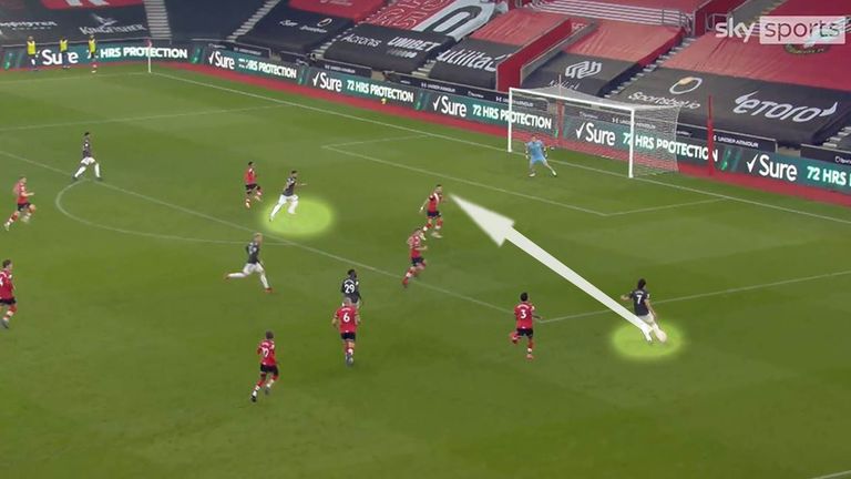 Edinson Cavani crosses for Bruno Fernandes to pull one back for Manchester United at Southampton