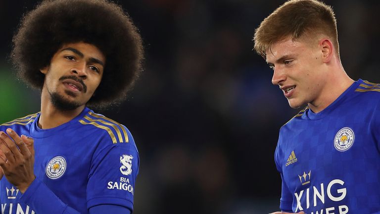 Hamza Choudhury และ Harvey Barnes จากเลสเตอร์ซิตี้ในเวลาเต็มของการแข่งขัน FA Cup รอบที่ห้าระหว่างเลสเตอร์ซิตี้และเบอร์มิงแฮมซิตี้ที่สนามคิงเพาเวอร์