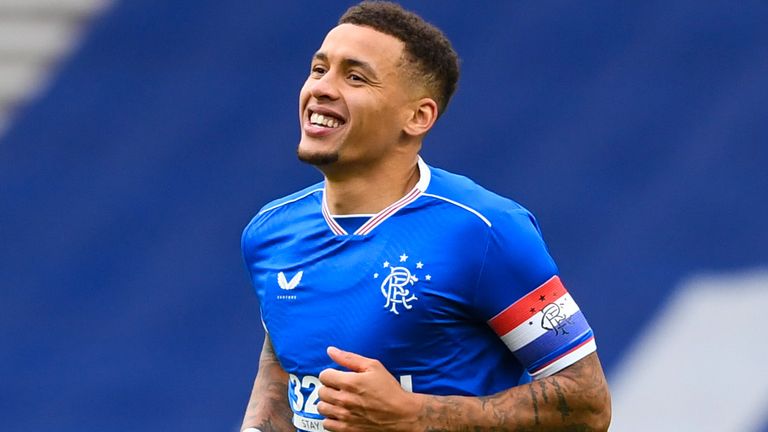 Rangers&#39; James Tavernier celebrates making it 4-0 against Aberdeen at Ibrox