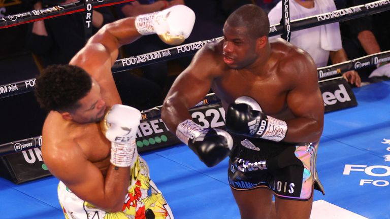 Daniel DuBois staggers Joe Joyce with a power shot