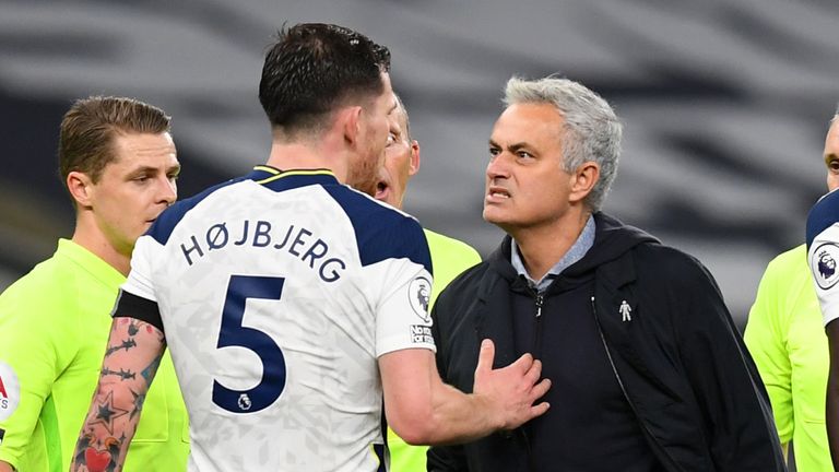 Pierre-Emile Højbjerg is congratulated by his manager after the win