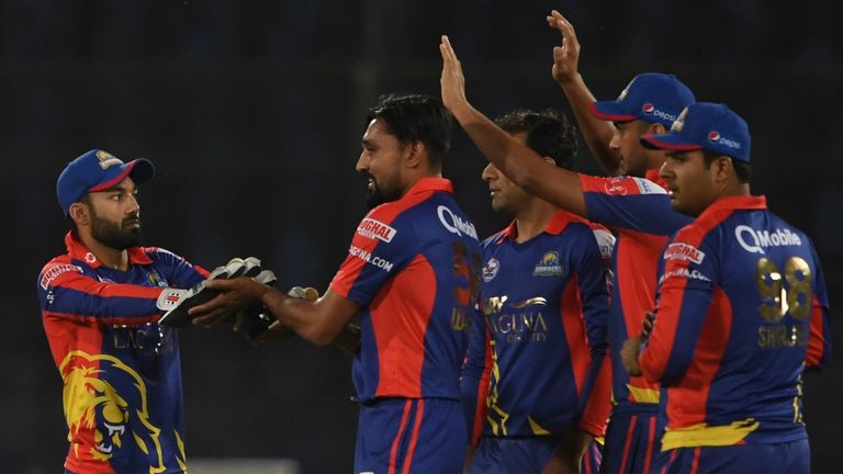 Karachi King's Waqas Maqsood (C) celebrates the wicket of Quetta Gladiators Ahmad Shahzad (unseen)during the Pakistan Super League (PSL) T20 cricket match between Karachi King's and Quetta Gladiators at the National Stadium in Karachi on March 15, 2020