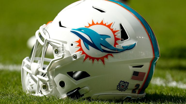 NFL: Denver Broncos at Miami Dolphins, Fieldlevel