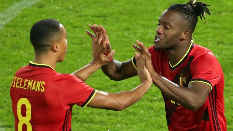 Michy Batshuayi celebrates his goal with Youri Tielemans