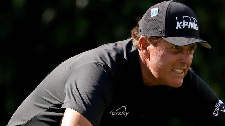 Mickelson is hitting the ball well, but not putting well