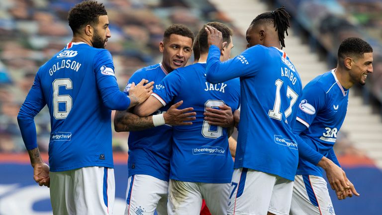 GLASGOW, SCOTLAND - NOVEMBER 22: Rangers&#39; James Tavernier (centre) celebrates making it 4-0 with his teammates during a Scottish Premiership match between Rangers and Aberdeen at Ibrox Stadium, on November 22, 2020, in Glasgow, Scotland (Photo by Alan Harvey / SNS Group)