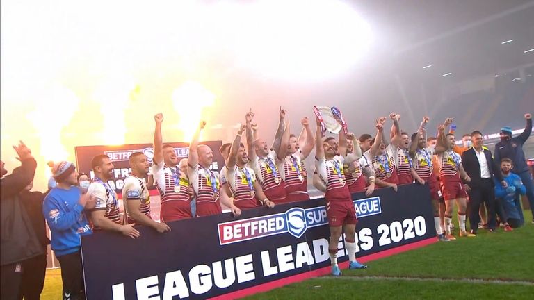 Wigan have lifted the League Leaders&#39; Shield after beating Huddersfield in their final game to finish top of the table.
