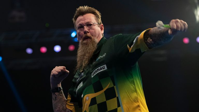 Simon Whitlock stunned Michael van Gerwen and fired 20 maximum 180s on his way to a thrilling victory at the Grand Slam of Darts