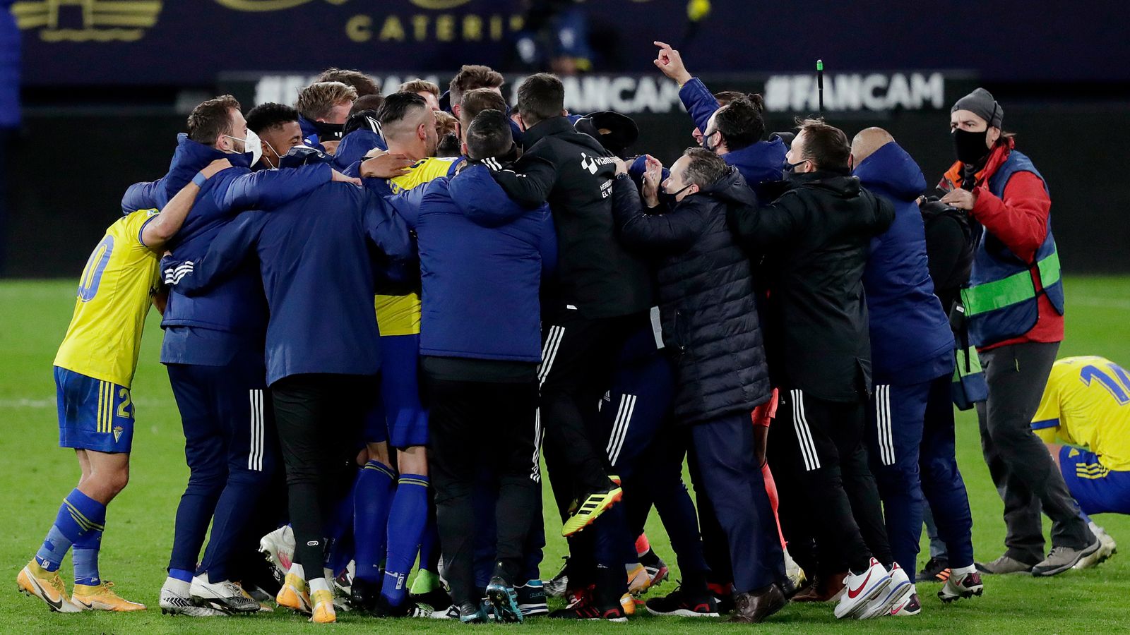 Euro round-up: Barcelona stunned by Cadiz as dismal start to La Liga