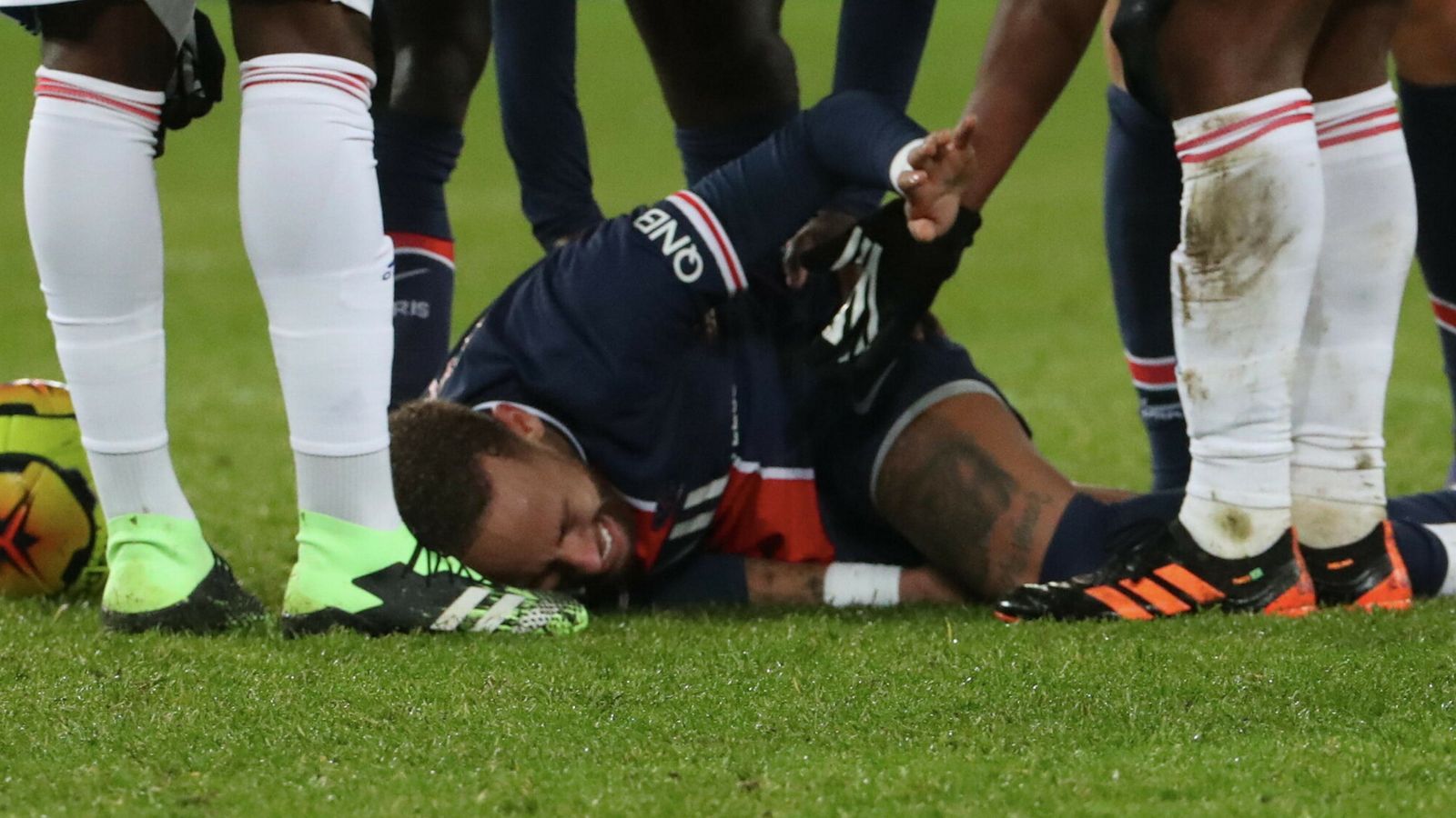 Penyerang Paris St Germain Neymar Diperkirakan Akan Kembali Pada Januari Setelah Cedera Pergelangan Kaki Berita Sepak Bola Netral News