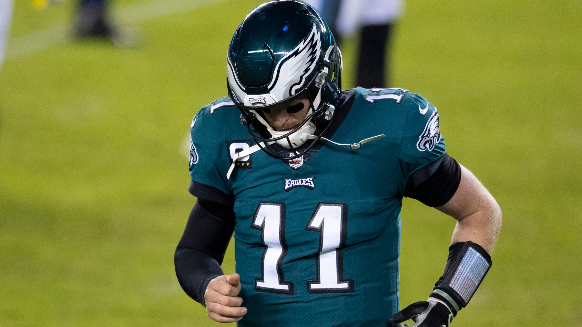 Eagles bench Wentz; Hurts to start at QB vs Saints
