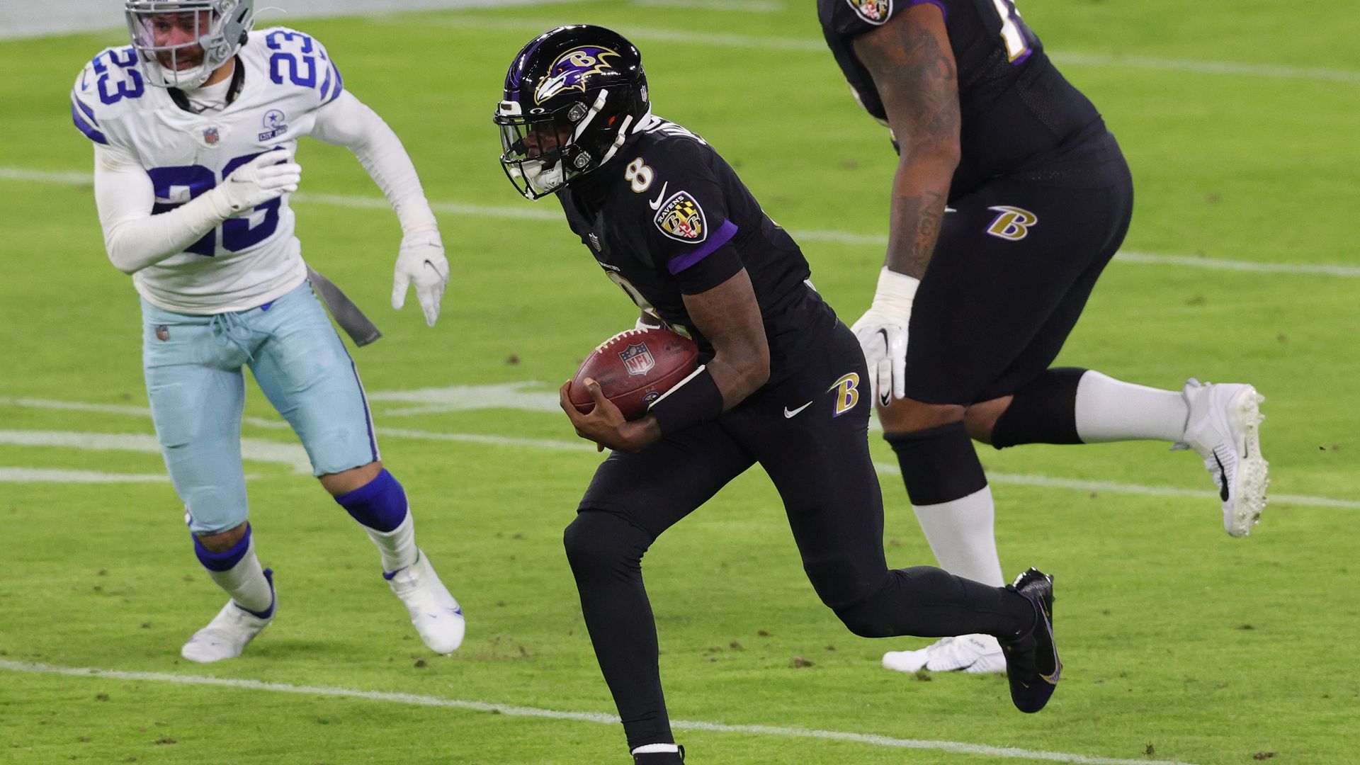 Jackson dazzles as Ravens overpower Cowboys
