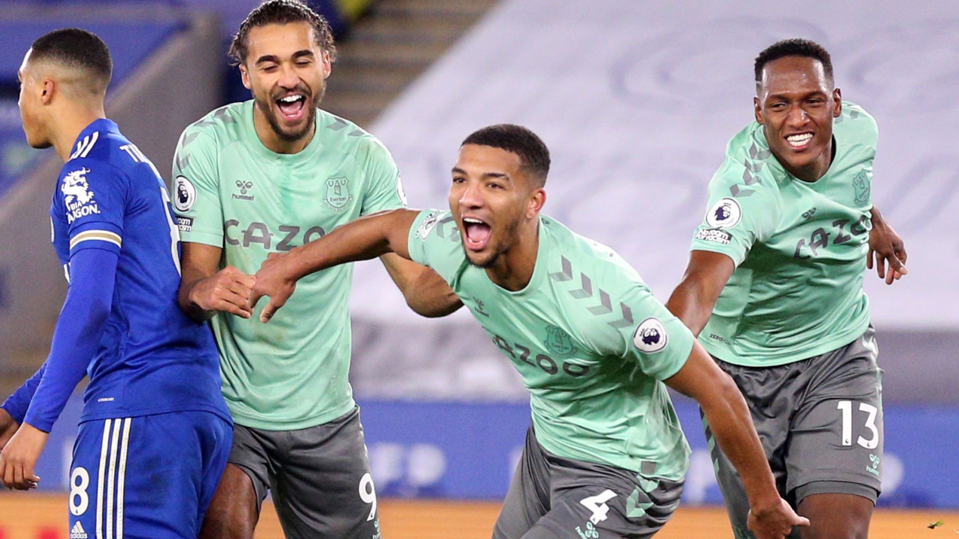 Everton deny Foxes top spot with superb win