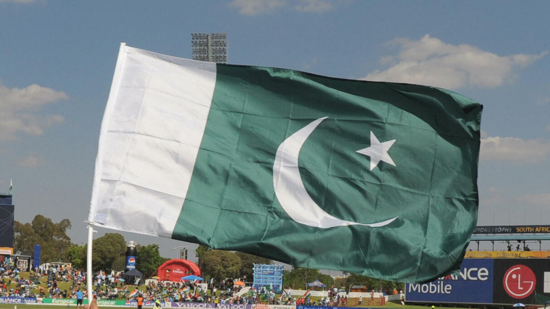 Eighth Pakistan squad member tests positive in NZ