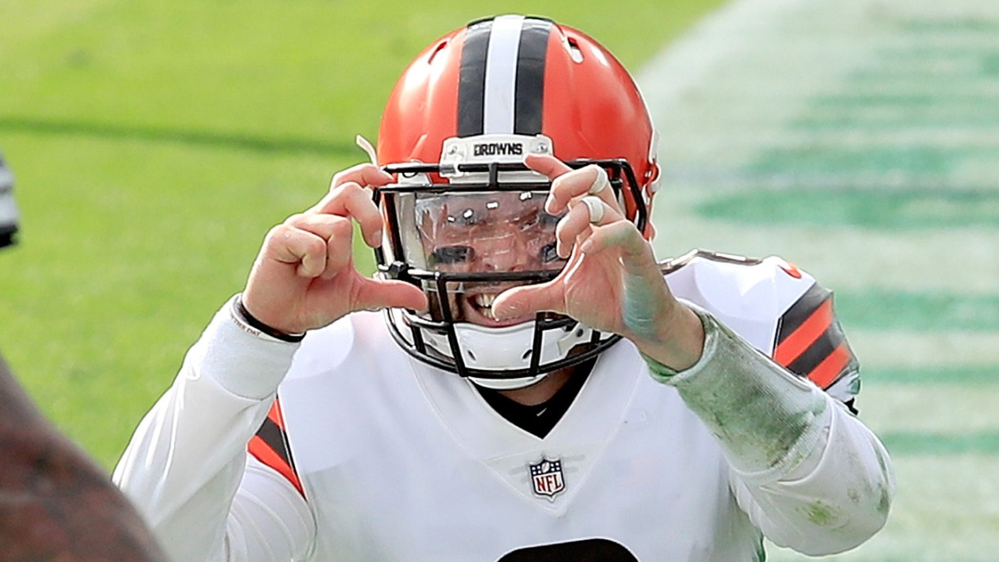 Cleveland Browns Baker Mayfield limited by left shoulder harness