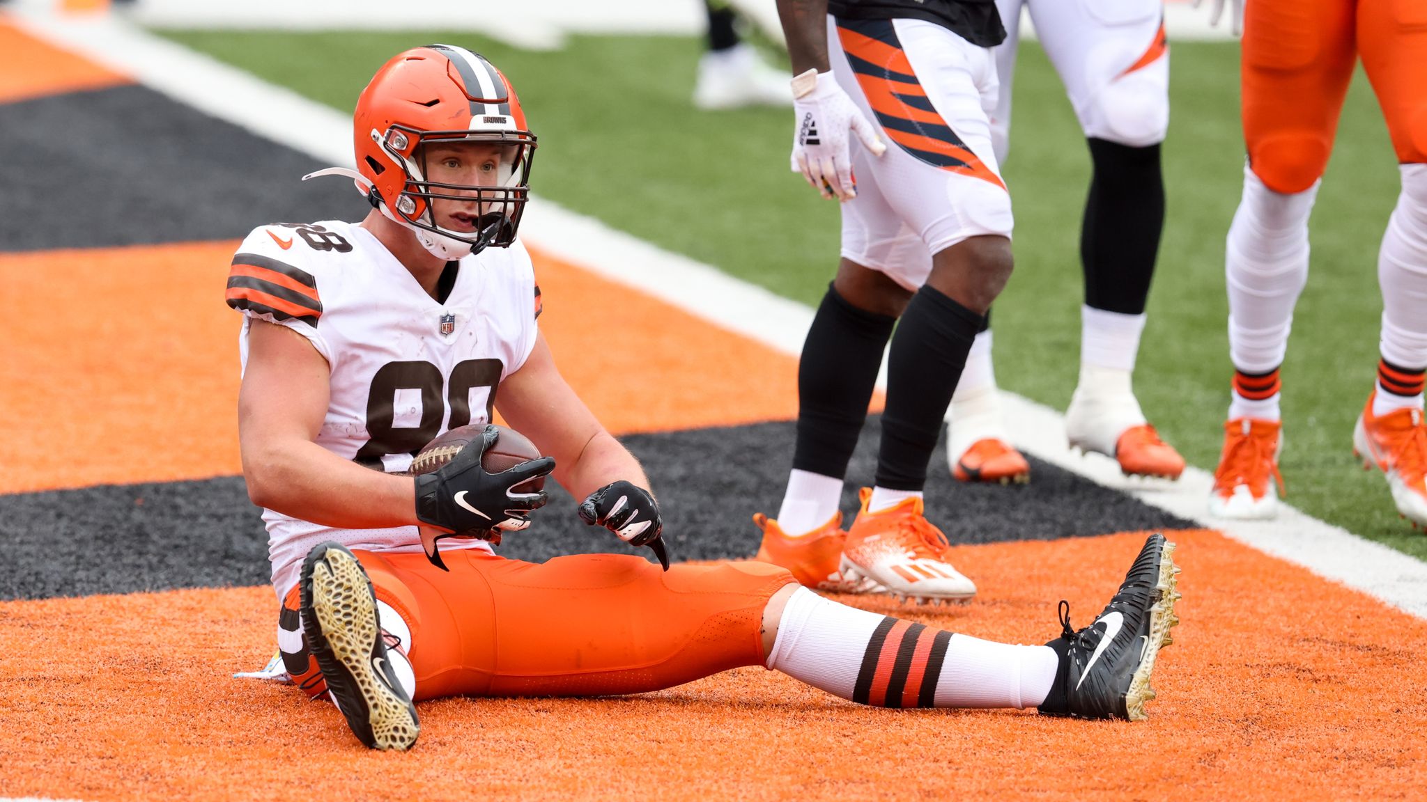 Browns place TE Harrison Bryant, S Andrew Sendejo on Reserve/COVID-19 list