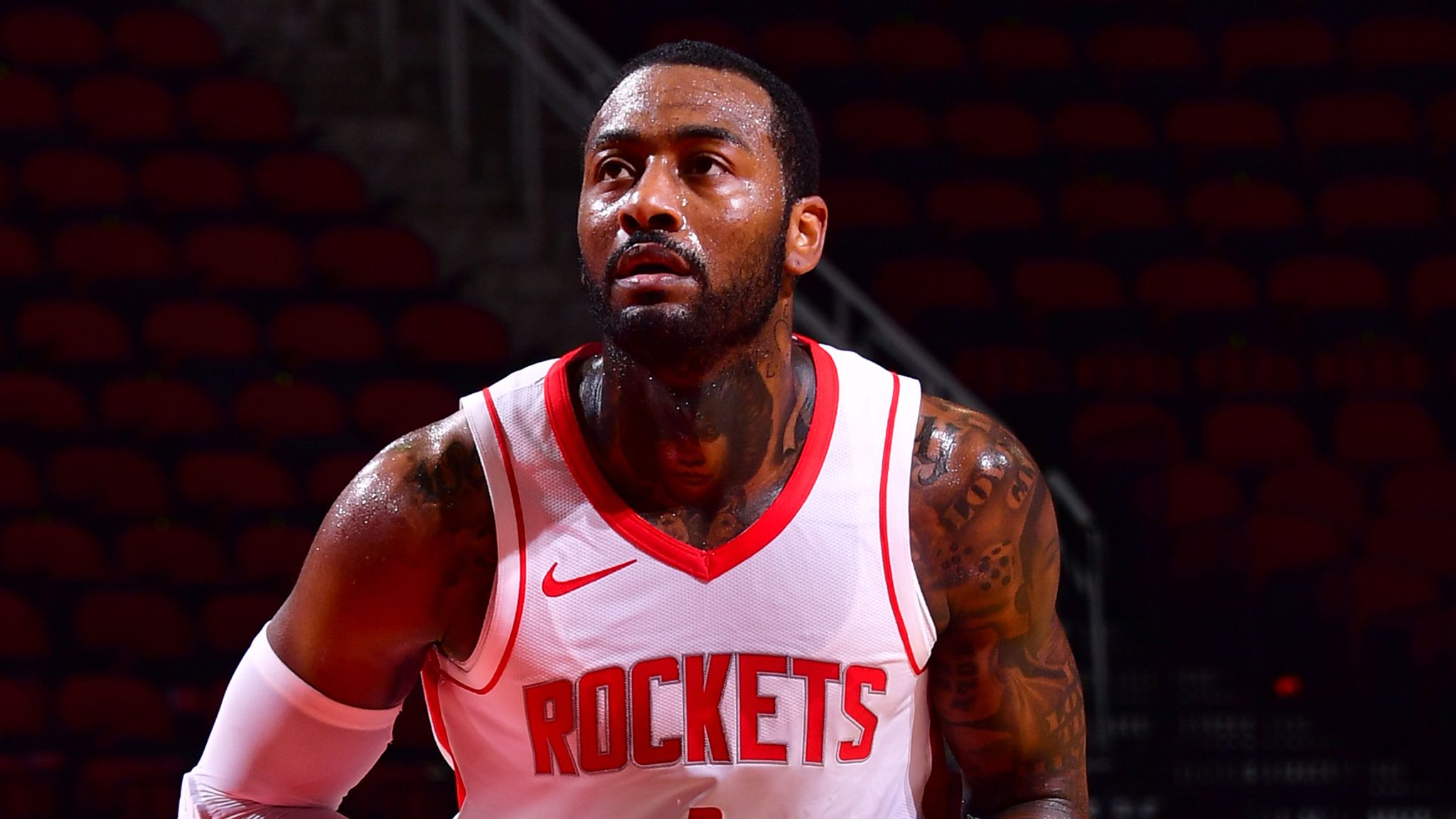 Джон хьюстон. Джон Уолл 2021. John Wall Houston Rockets. Джон Хьюстон Лэсли бдек. Джон Хьюстон получает премию.