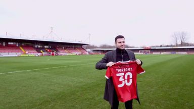 Mark Wright joins Crawley Town
