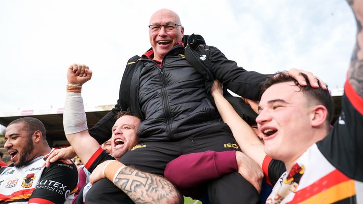 Bradford head coach John Kear celebrates winning promotion to the Championship in 2018