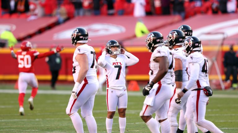 Atlanta kicker Younghoe Koo missed the game-tying field goal as Kansas City clinched the number one seed in the AFC.