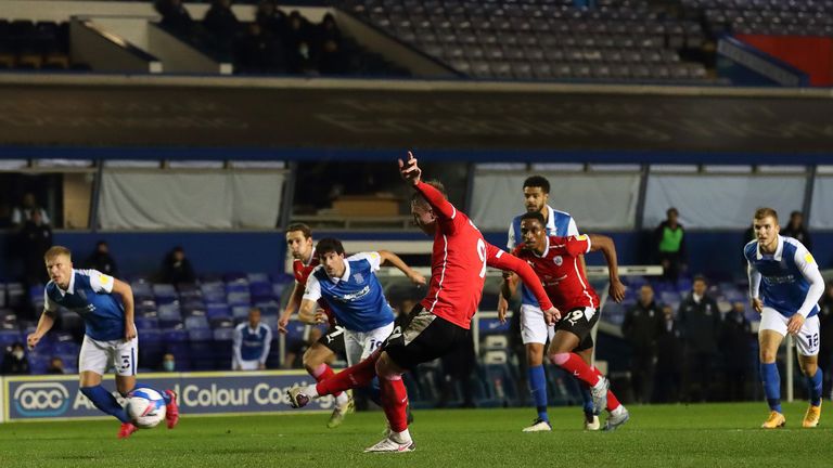 Cauley Woodrow of Barnsley scores a goal from the penalty spot to make it 1-1 during the Sky Bet Championship match between Birmingham City and Barnsley at St Andrew's Trillion Trophy Stadium on December 1, 2020 