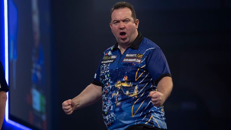 WILLIAM HILL WORLD DARTS CHAMPIONSHIP 2021,.ALAXANDRA PALACE,.LONDON.PIC;LAWRENCE LUSTIG.ROUND 2.BRENDAN DOLAN V EDWARD FOULKES.BRENDAN DOLAN IN ACTION