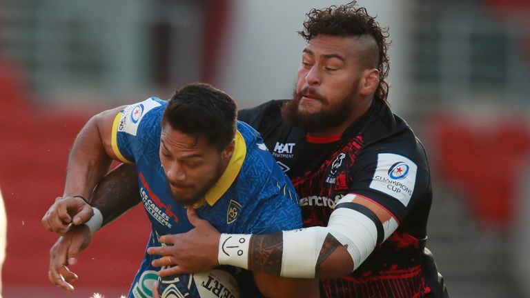 George Moala of Clermont Auvergne is tackled by Max Malins (l) and Nathan Hughes (r) of Bristol Bears