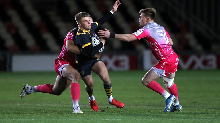 Charlie Atkinson is tackled by Jamie Roberts and Nick Tompkins 