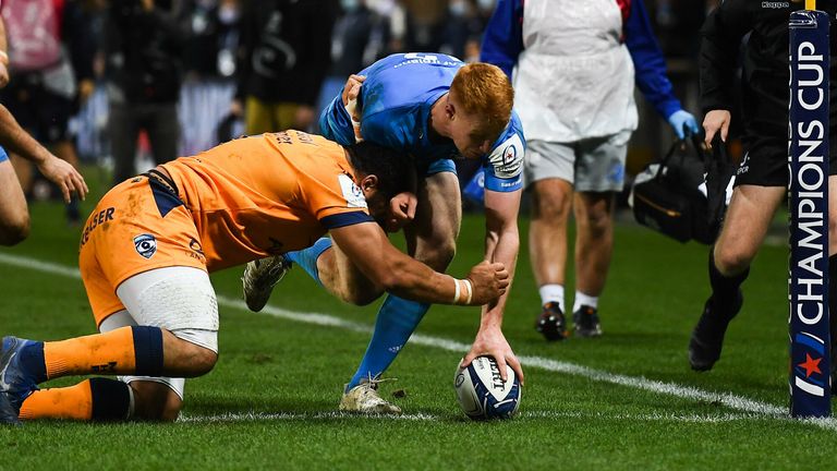 Ciaran Frawley touches down for Leinster's second try 