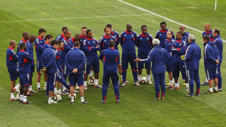 KNYSNA, SOUTH AFRICA - JUNE 21: French coach Raymond Domenech speaks to his team at a France training session during the FIFA 2010 World Cup at Pezula Field of Dreams on June 21, 2010 in Knysna, South Africa. (Photo by Mark Kolbe/Getty Images)