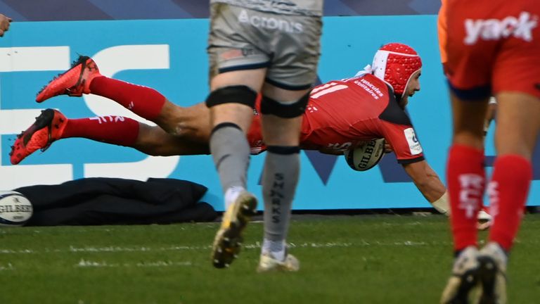 Gabin Villiere scored one of two Toulon tries as they beat Sale in the Champions Cup 