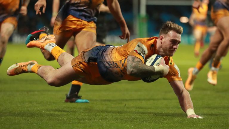 Hogg dives over for Exeter Chiefs' third try at Sandy Park 