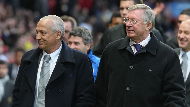 MANCHESTER, ENGLAND - APRIL 7:  Sir Alex Ferguson of Manchester United and Jesualdo Ferreira of FC Porto walk out ahead of the UEFA Champions League Quarter-Final First Leg match between Manchester United and FC Porto at Old Trafford on April 7 2009, in Manchester, England. (Photo by Matthew Peters/Manchester United via Getty Images) *** Local Caption *** Alex Ferguson; Jesualdo Ferreira