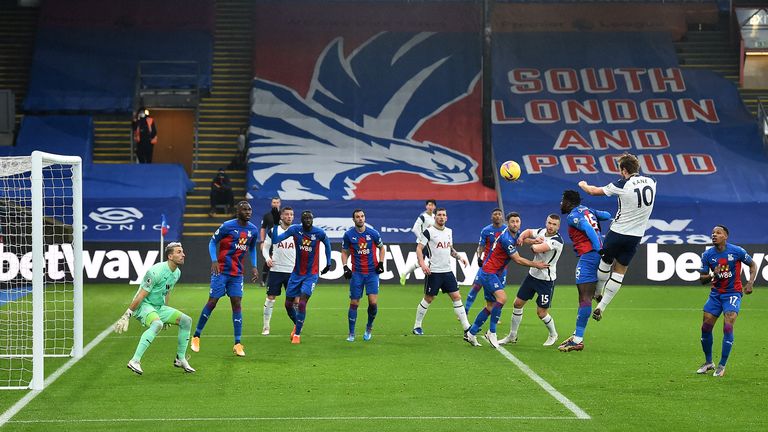 Kane draws a fine save from Vicente Guaita in the first half at Selhurst Park