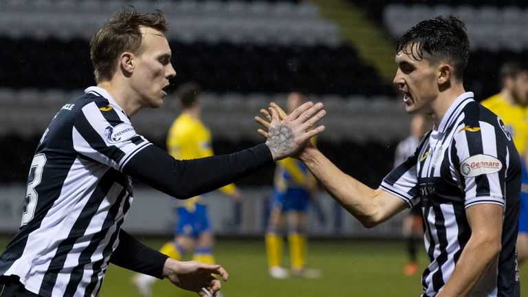 St Mirren's Lee Erwin celebrates making it 2-2 wat the SMISA Stadium