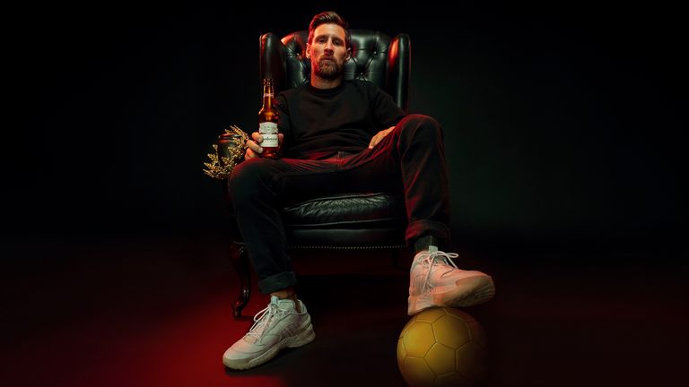 En Attente Pour Communiqué De Presse: Lionel Messi Promeut Budweiser 