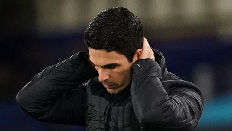 Mikel Arteta looks frustrated during Arsenal's 2-1 defeat to Everton at Goodison Park
