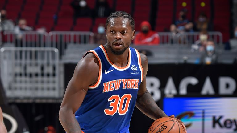 ulius Randle #30 of the New York Knicks dribbles the ball during the game against the Cleveland Cavaliers on December 29, 2020 at Rocket Mortgage FieldHouse in Cleveland, Ohio. 