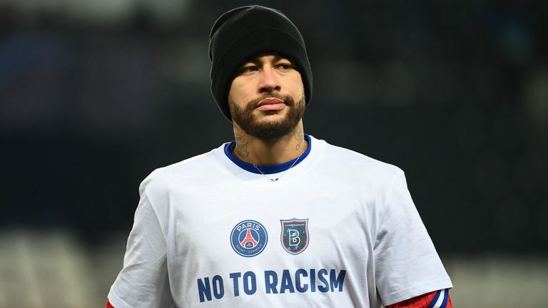 PSG forward Neymar wears a &#39;No to Racism&#39; t-shirt in the warm-up