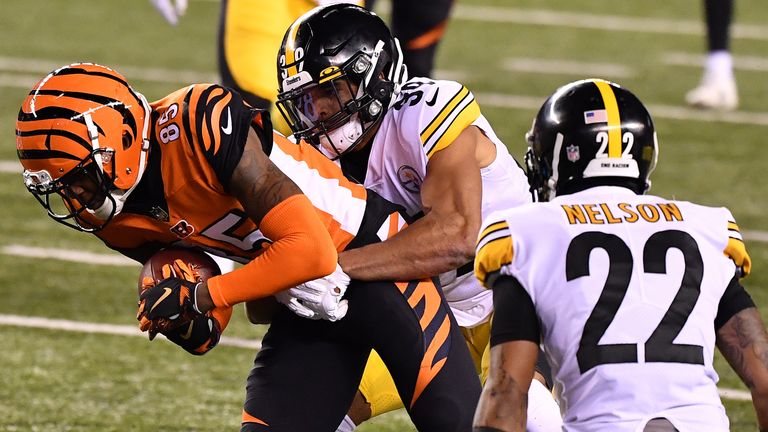 Tee Higgins #85 of the Cincinnati Bengals makes a reception past Minkah Fitzpatrick #39 of the Pittsburgh Steelers during the second quarter at Paul Brown Stadium on December 21, 2020 in Cincinnati, Ohio. 