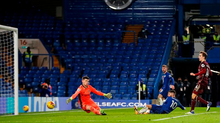 Pulisic slides in Chelsea's third goal against Leeds