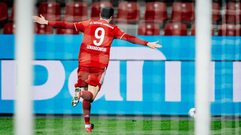 Robert Lewandowski suma 17 goles en la Bundesliga alemana en 12 partidos